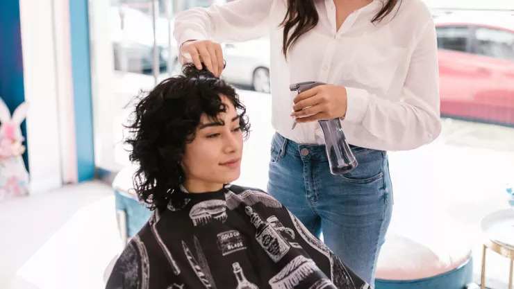 Saca partido a tu cabello con estos cortes de moda para el verano 2024