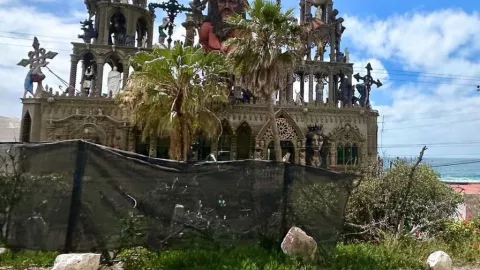 turistas en casa del diablo