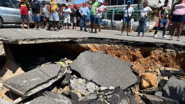 Huracán John profundiza crisis de daños no atendidos tras Otis