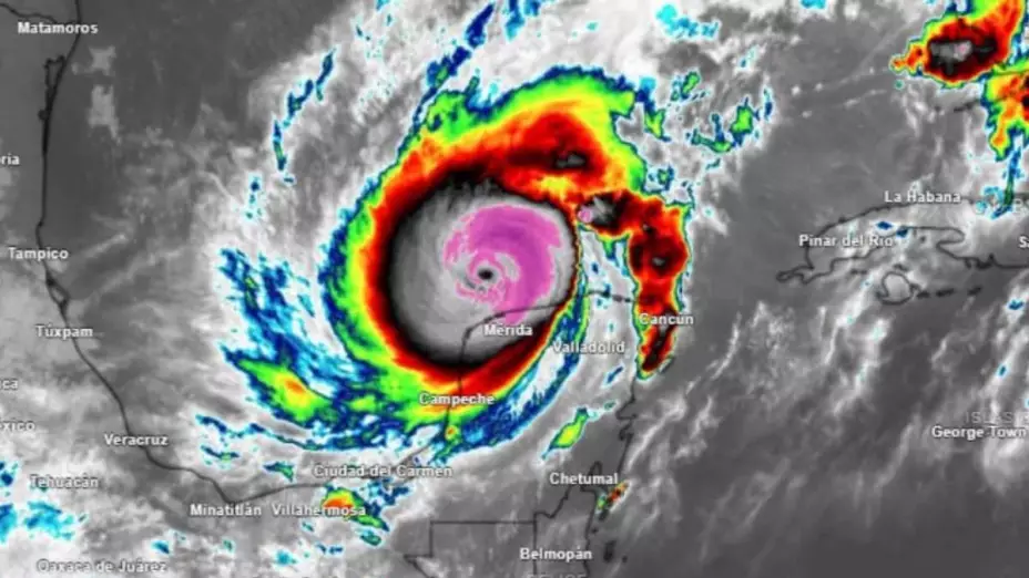 HORA EXACTA en el que el Huracán Milton en Yucatán se alejará de la Península, según el Centro Nacional de Huracanes
