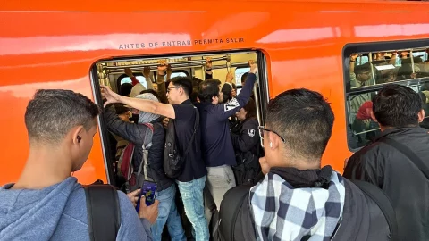 Metro CDMX y Metrobús registran retrasos y aglomeraciones