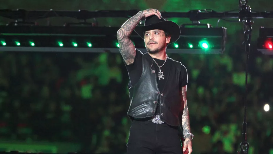 christian nodal-boda-Iglesia-ángela aguilar