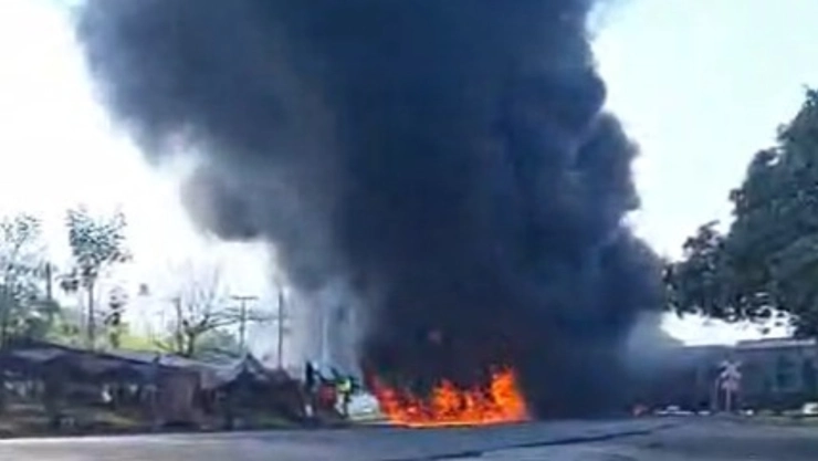 Trágico accidente en Tres Valles, Veracruz: Tren embiste pipa con diésel