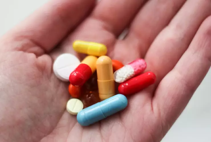 Pastillas medicamento cápsulas.png