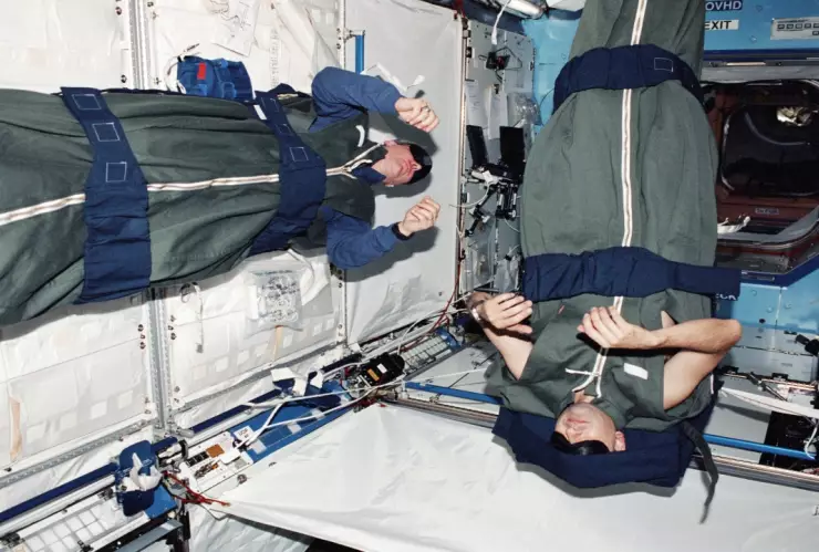¿Problemas para dormir_ La NASA emite técnicas de astronautas que te podrían servir