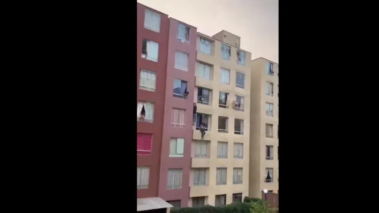 hombre-cae-cuarto-piso