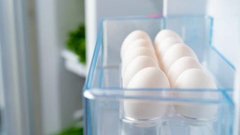 Huevos en el refrigerador