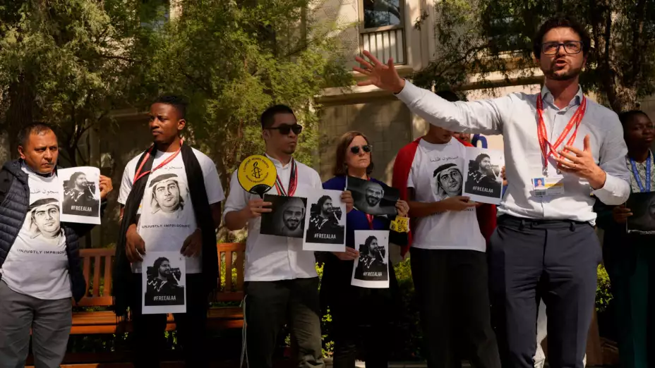 Activistas protestan en EAU por detenciones ilegales.