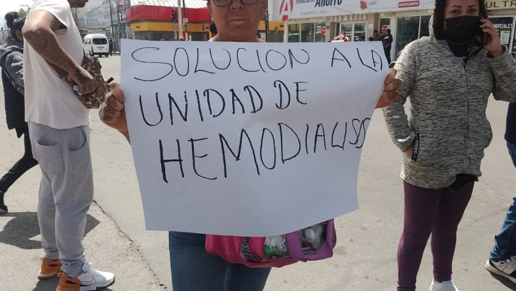 Bloqueo-en-Chimalhuacán-pacientes-de-hemodiálisis-denuncian-suspensión-de-tratamiento.jpg
