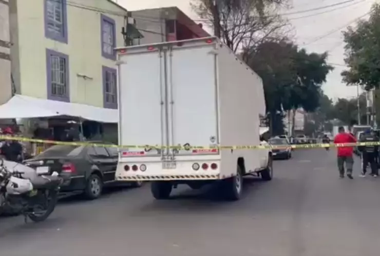 Joven trabajador cayó de un camión de carga en Tepito y murió del golpe