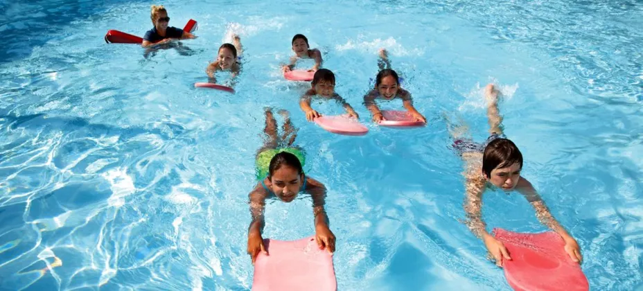 Clases de Natación Niños ONU.jpg