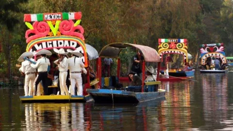 Cuánto cuesta ir a las trajineras de Xochimilco en 2025: Precios oficiales y otros gastos