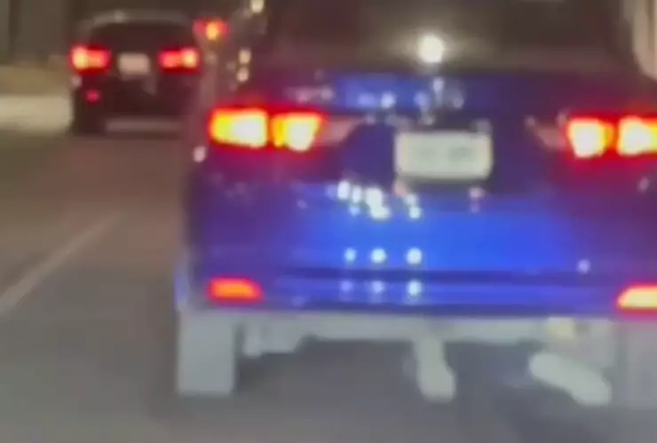 Lo atropellan y lo arrastran varios kilómetros.