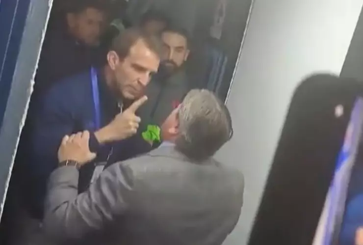 Pleito entre El Piojo Herrera e Iván Alonso