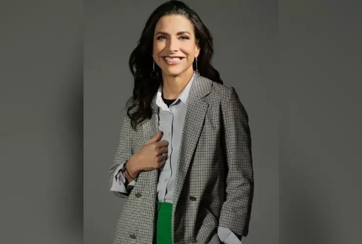 Verónica Toussaint lista para morir.