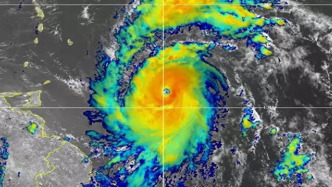 ÚLTIMA HORA_ Huracán Beryl se convierte en categoría 4 en cuestión de HORAS; sigue la trayectoria en vivo