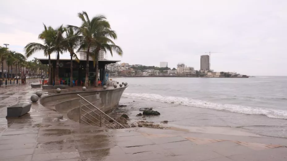 Playas de Mazatlán por el paso de tormenta tropical Lidia.