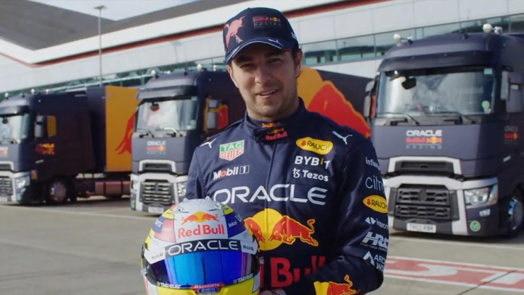 Checo P&eacute;rez y su nuevo casco