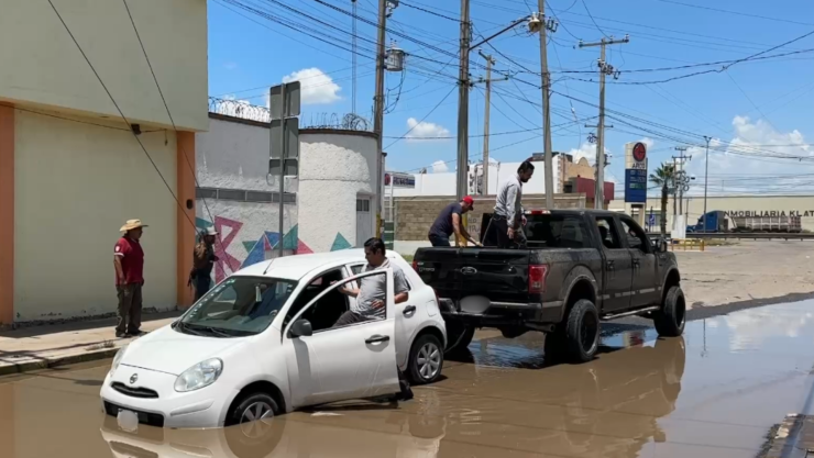 Auto atorado en Irapuato