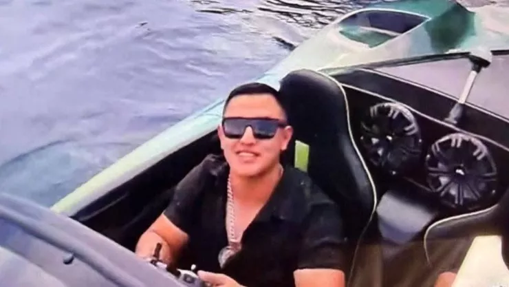 ¡Tragedia! Captan momento en que influencer muere arrastrado por un lago al intentar rescatar su dron