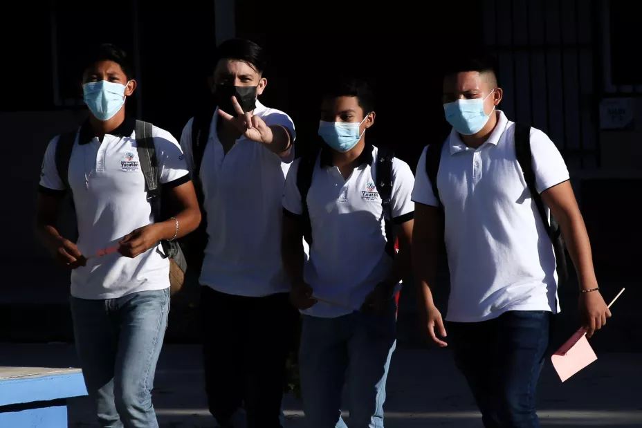 Delfina Gómez, titular de la SEP, asistió al protocolo de regreso a clases presenciales en la Preparatoria Estatal No. 1 en Mérida.