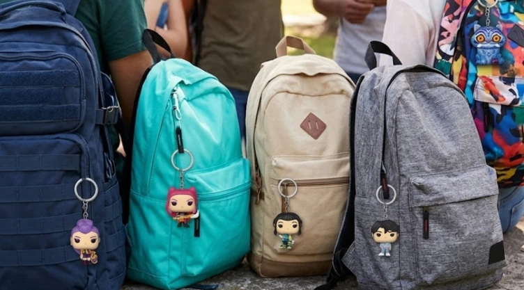 Los llaveros oficiales de las Guerreras KPop que querrás llevar en la mochila este regreso a clases