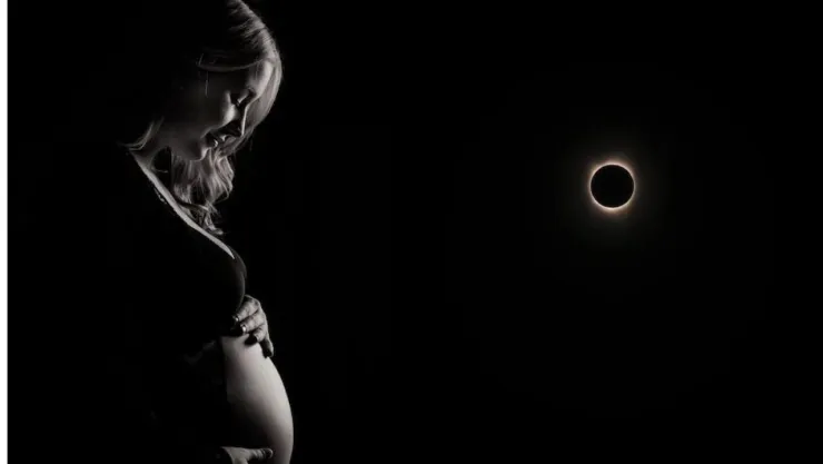 ¿Es verdad que ver un eclipse solar puede afectar al embarazo?