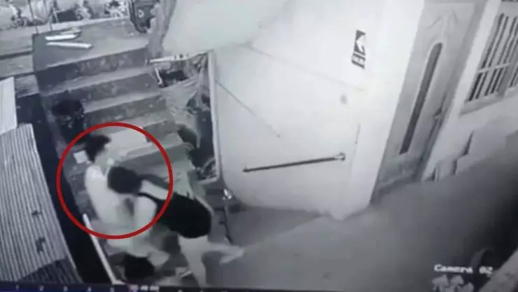 Celos fatales: Joven de 21 años muere tras caer de bar en Perú al pelear con su pareja por revisar su celular.