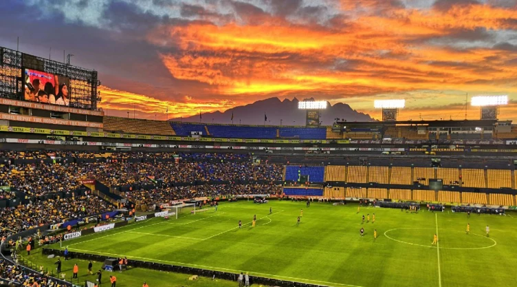 Estadio Universitario de Tigres en un partido femenil