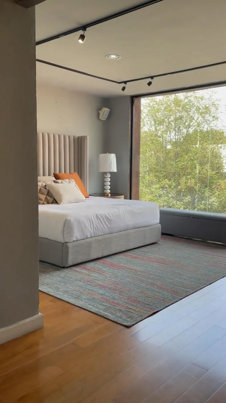 5 ideas para reemplazar la ventana tradicional de tu cuarto por una moderna: se ve bien en espacios pequeños