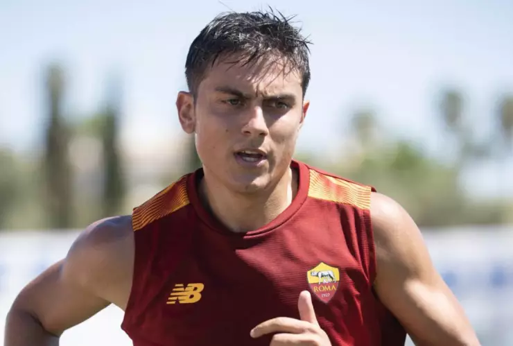 Paulo Dybala entrenado con la Roma