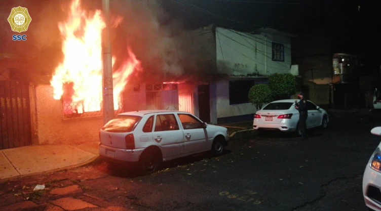 VIDEO POLICÍAS APAGAN INCENDIO.jpeg