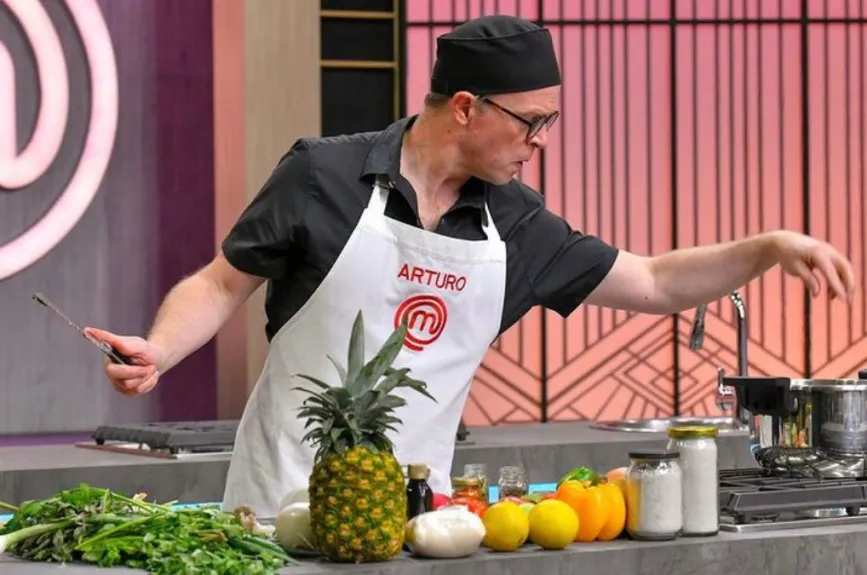 Arturo con lentes.jpg