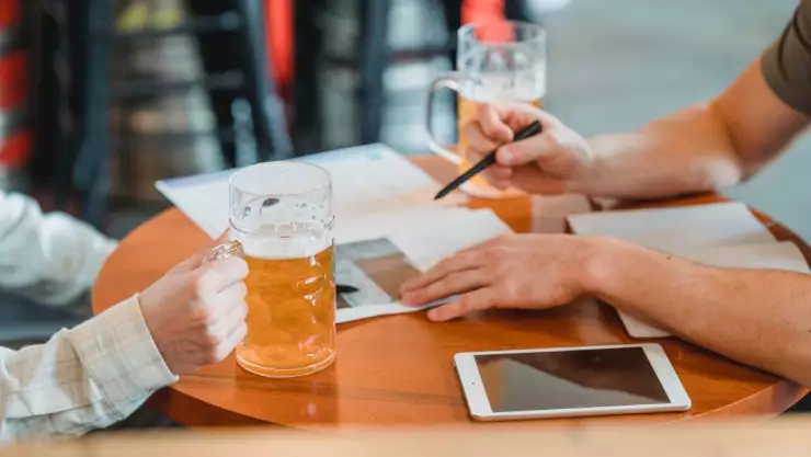 ¿Puedo tomar cerveza en el trabajo?