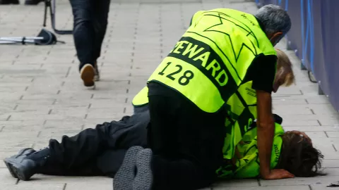Mujer golpeada por el balon