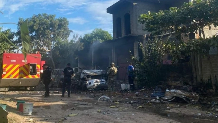 Explota camioneta con pirotecnia en Michoacán; reportan dos muertos y un menor herido