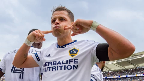 Chicharito celebra un gol con el LA Galaxy