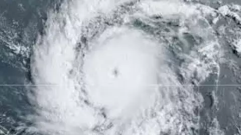 Jamaica bajo TOQUE DE QUEDA por el Huracán Beryl de categoría 4