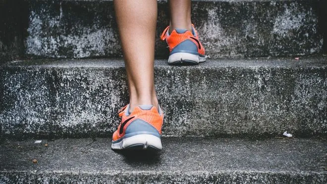 El subir escaleras tiene un impacto directo en tus glúteos Foto Especial