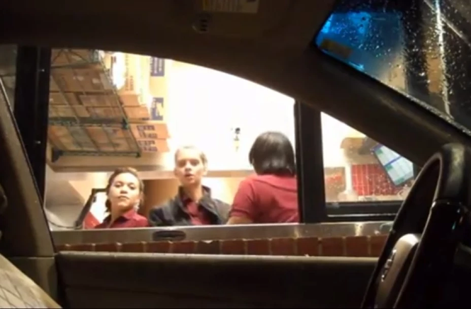 Empleados de restaurante sorprendidos por el ‘fantasma’