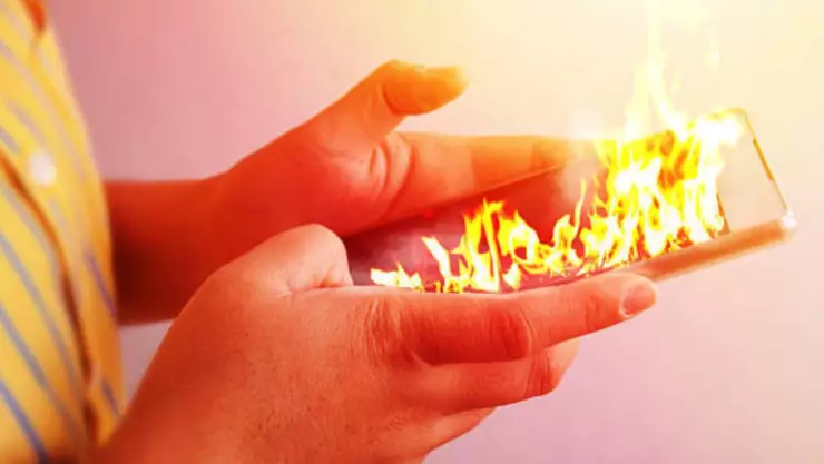 Ola de calor en Quintana Roo: ¿Por qué se calienta tu celular y qué debo hacer?