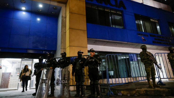 México rompe relaciones diplomáticas con Ecuador tras irrupción de la policía a embajada