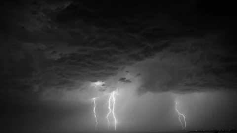 Tormenta negra se aproxima a México.