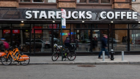 Cómo comprar un latte y sándwich en Starbucks por 89 pesos