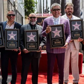 Intocable obtiene su estrella en el Paseo de la Fama luego de 35 años de trayectoria en la música.jpg