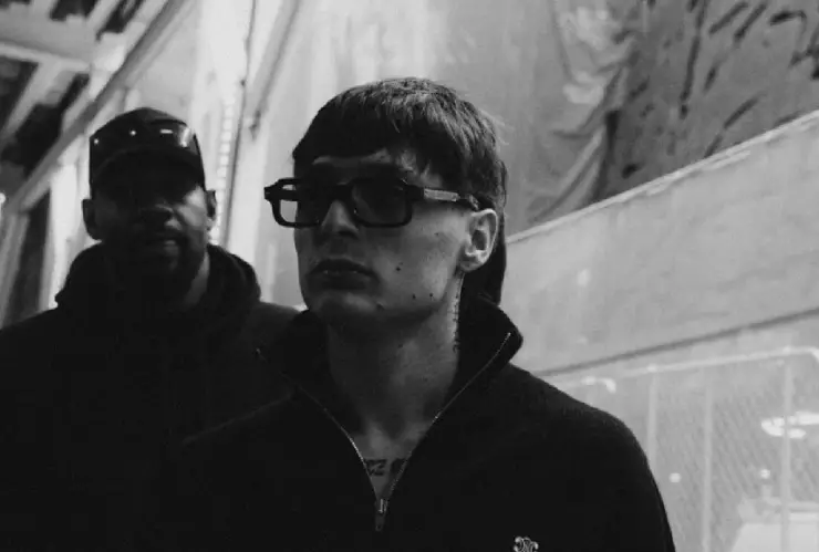 Este es el NUEVO LOOK de Peso Pluma y las redes estallan; así luce