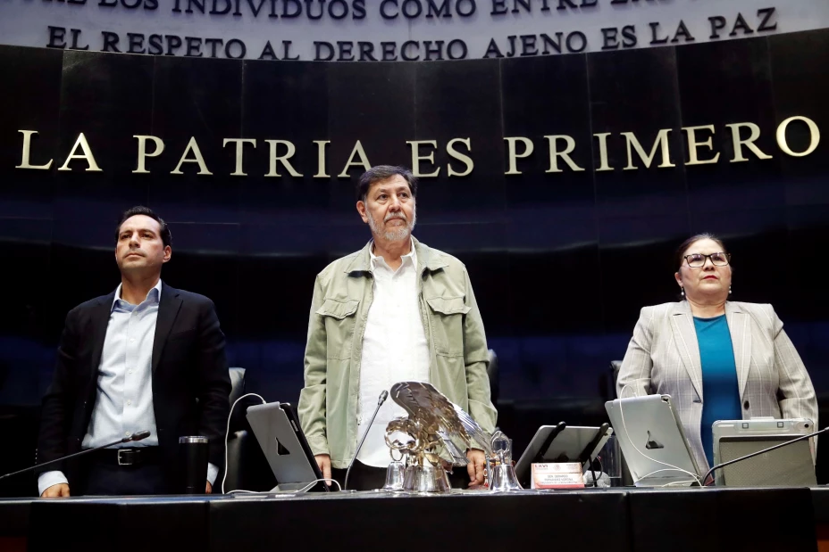 Senado recibe iniciativa en materia de simplificación administrativa y digitalización.jpg