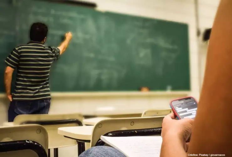 estudiantes escuela covid-19 suspendidos cubrebocas.jpg