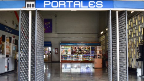 Una mujer de 65 años de edad perdió la vida al ser golpeada por un tren del metro en la estación Portales de la Línea 2 del Metro CDMX