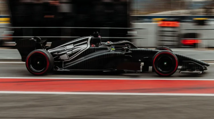 Checo Pérez mejora en su Cadillac en test de Fórmula 1